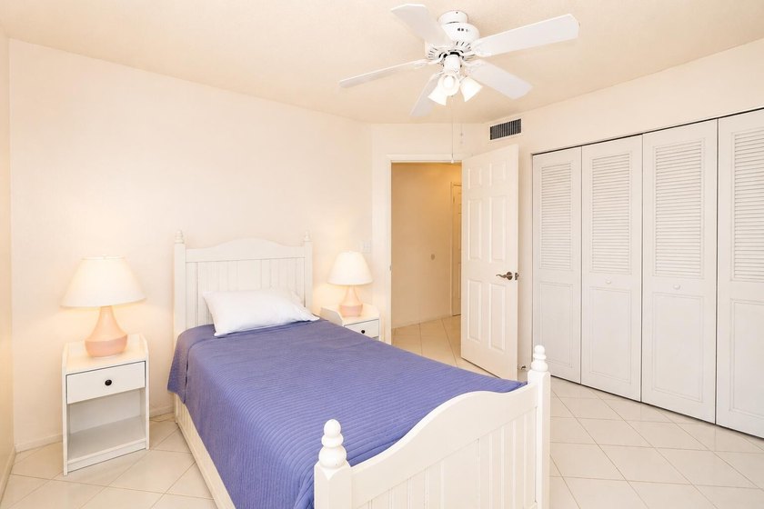 Chic and bright 2 bedroom corner unit in sought after Cedar - photo 15