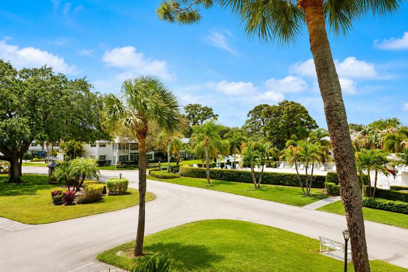 Chic and bright 2 bedroom corner unit in sought after Cedar - photo 19