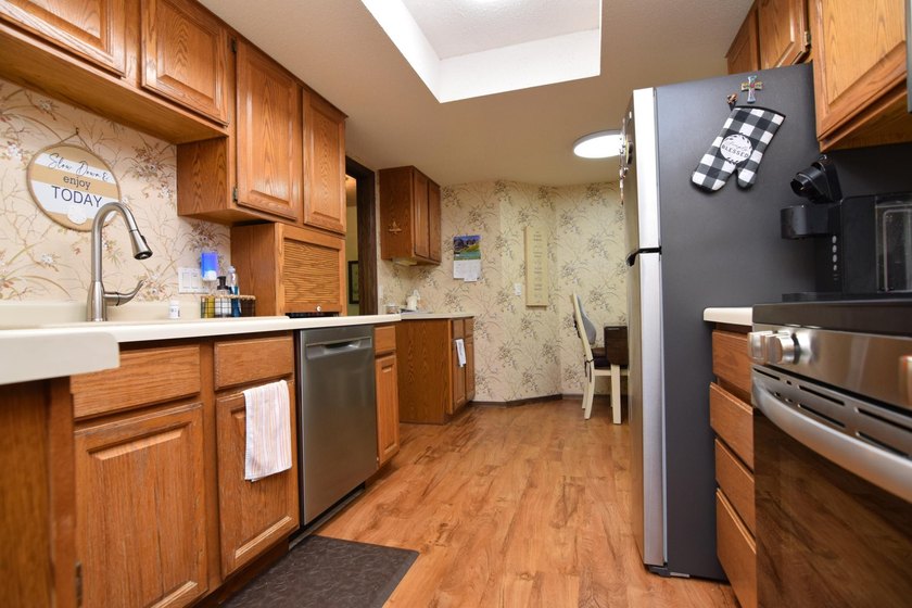 Welcome home. Beautifully maintained condo in PRIME location - photo 19