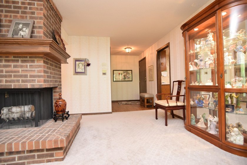 Welcome home. Beautifully maintained condo in PRIME location - photo 22
