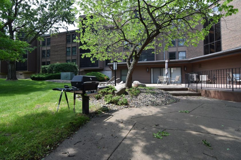 Welcome home. Beautifully maintained condo in PRIME location - photo 34