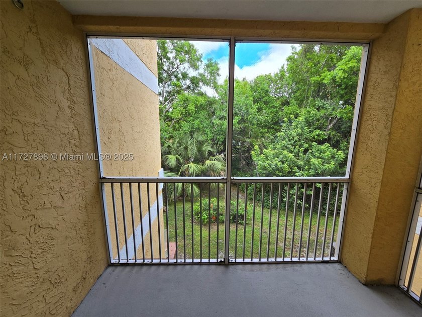 AMAZING APARTMENT, LAMINATE FLOORS, ONE BEDROOM, ONE BATHROOM - photo 16