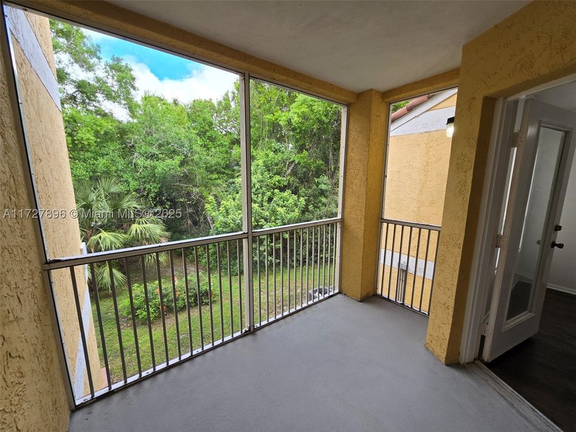AMAZING APARTMENT, LAMINATE FLOORS, ONE BEDROOM, ONE BATHROOM - photo 17