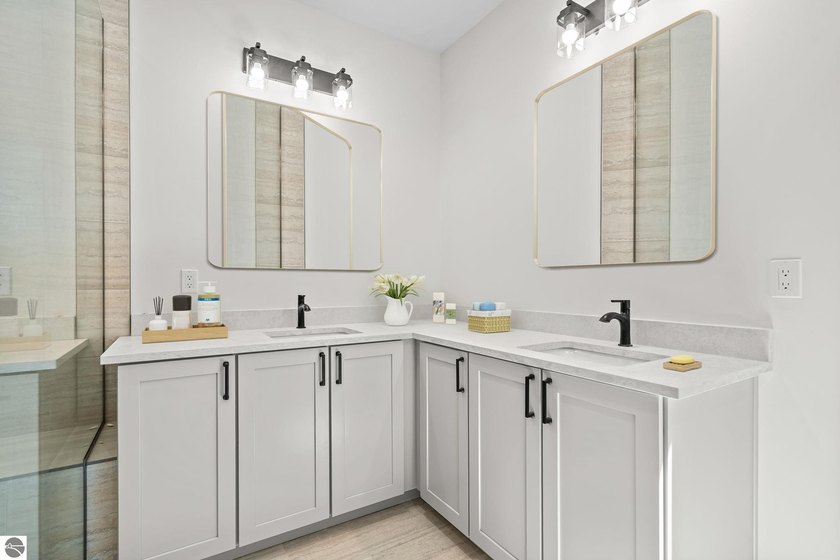 Under $800K in Charlevoix - brand-new luxury offering. Hard to - photo 22