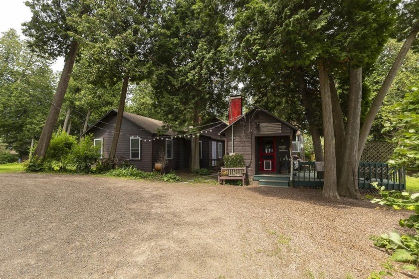 Welcome to Kibbe Point, one of the most distinctive lakefront - photo 11