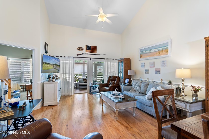This extremely well-kept and updated townhouse in the - photo 17
