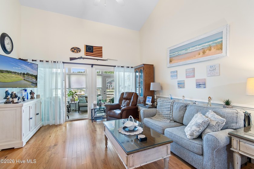This extremely well-kept and updated townhouse in the - photo 18