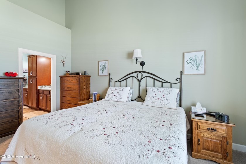This extremely well-kept and updated townhouse in the - photo 23