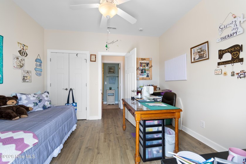 This extremely well-kept and updated townhouse in the - photo 34