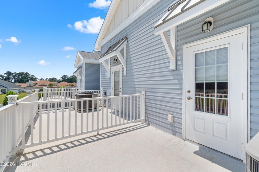 This extremely well-kept and updated townhouse in the - photo 35