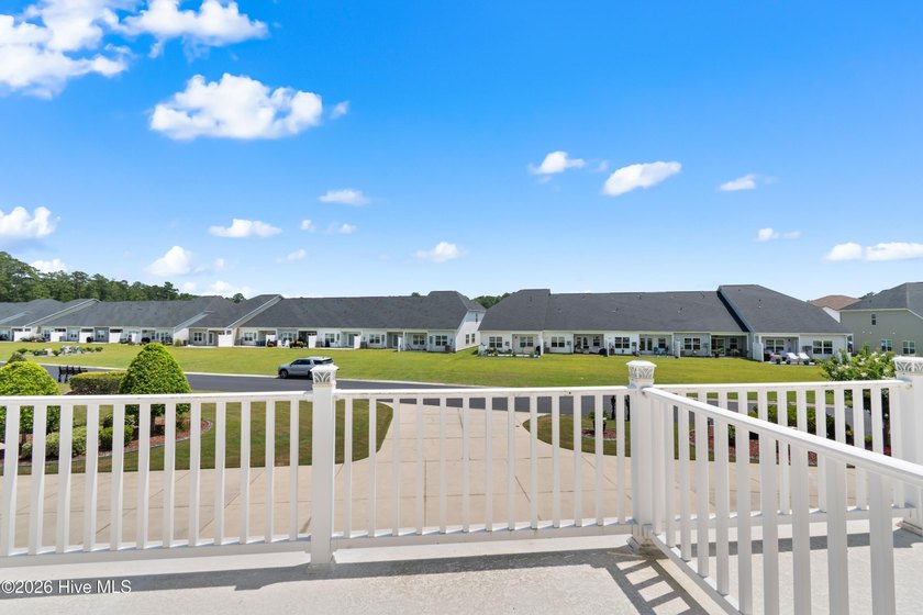 This extremely well-kept and updated townhouse in the - photo 36