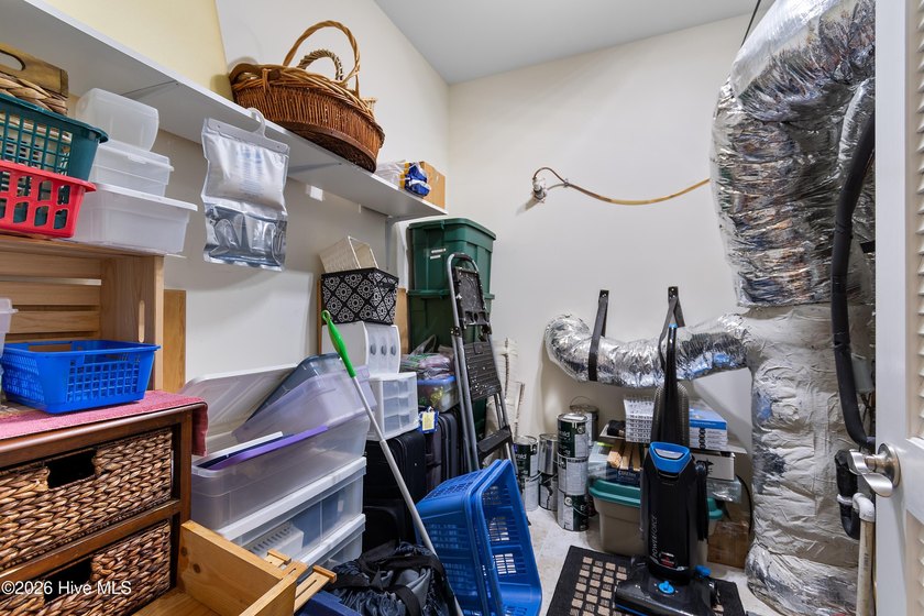 This extremely well-kept and updated townhouse in the - photo 37
