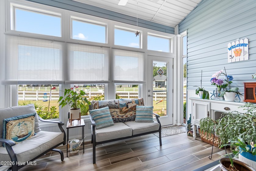 This extremely well-kept and updated townhouse in the - photo 39