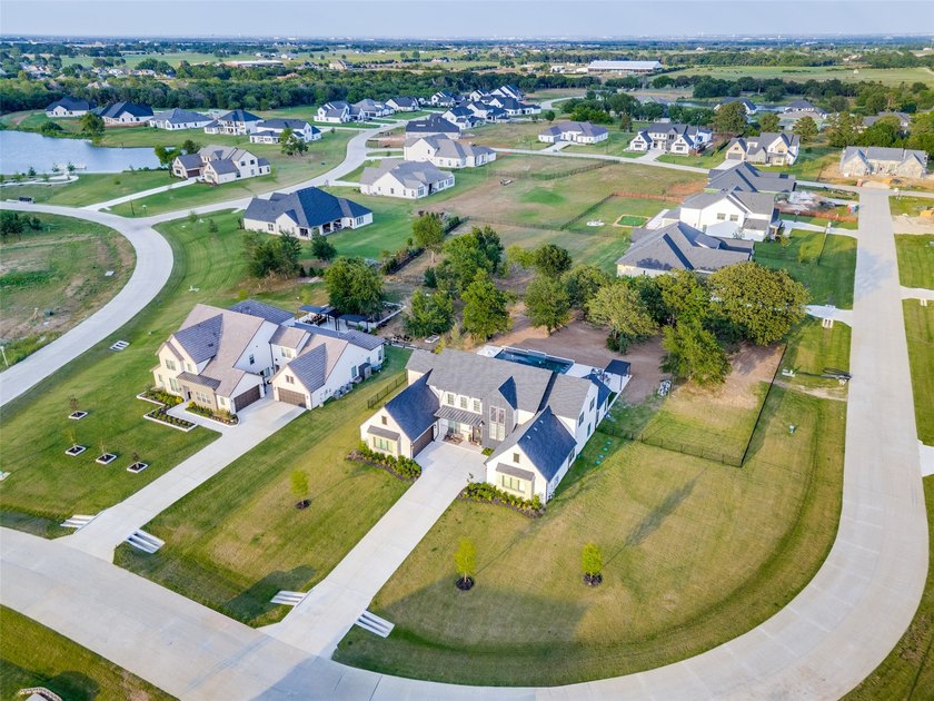 Completed in 2025, this exceptional Toll Brothers residence - photo 4