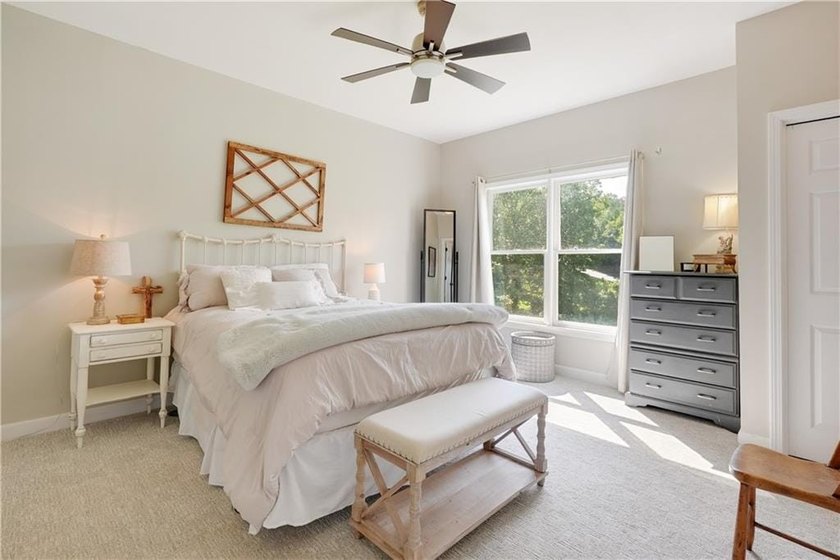 Updated 4BD/3.5BA, 2,928 sqft golf-front cottage in The Orchard - photo 26