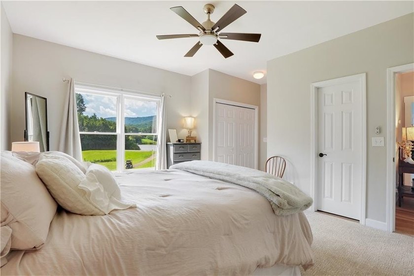 Updated 4BD/3.5BA, 2,928 sqft golf-front cottage in The Orchard - photo 27