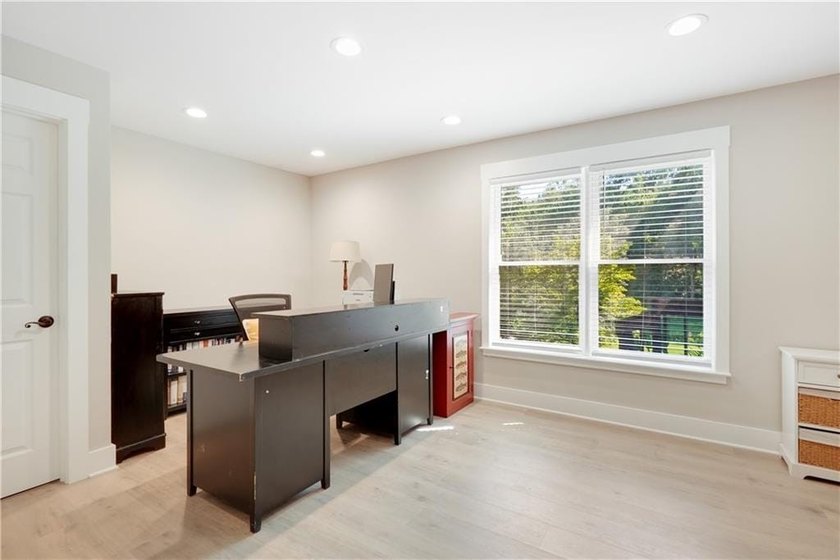 Updated 4BD/3.5BA, 2,928 sqft golf-front cottage in The Orchard - photo 32