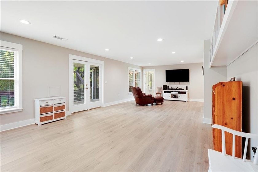 Updated 4BD/3.5BA, 2,928 sqft golf-front cottage in The Orchard - photo 34