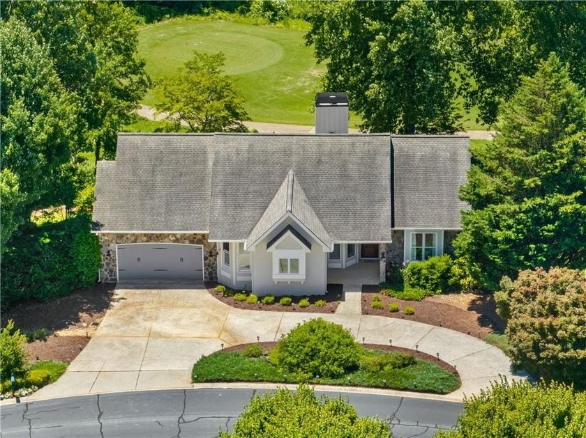 Updated 4BD/3.5BA, 2,928 sqft golf-front cottage in The Orchard - photo 43