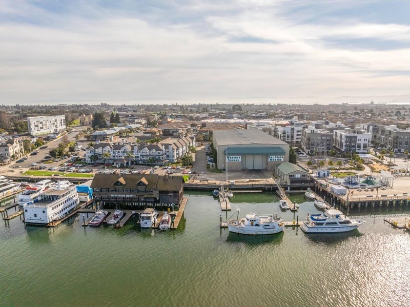 Welcome to 2815 Crusader St, Alameda, a luxury home in coveted - photo 46