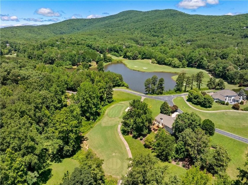 Updated 4BD/3.5BA, 2,928 sqft golf-front cottage in The Orchard - photo 47