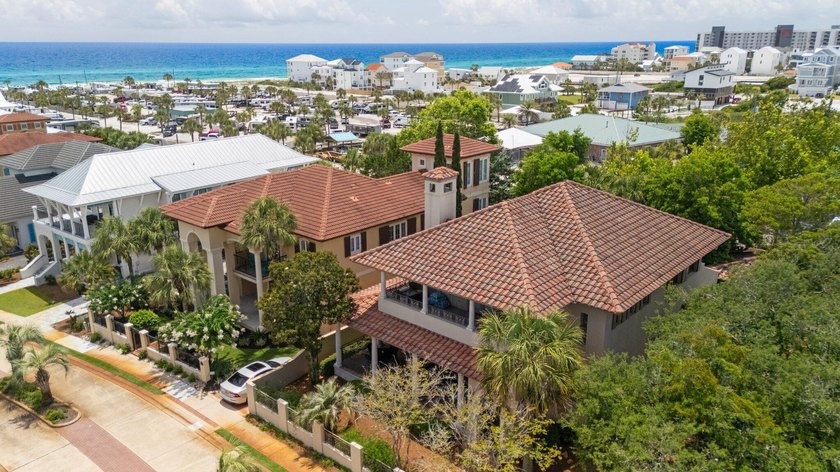 This stunning, fully furnished four-bedroom villa offers plenty - photo 6