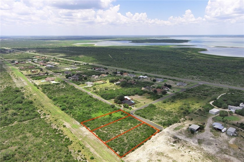 Build Your Dream Home Near Choke Canyon State Park! Discover an - photo 3