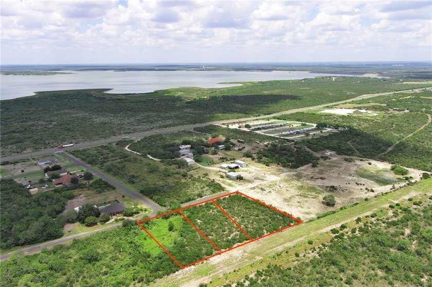Build Your Dream Home Near Choke Canyon State Park! Discover an - photo 4