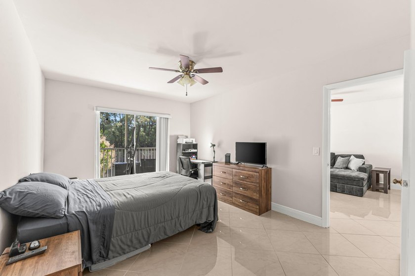 Beautifully renovated 2nd-floor corner unit in the highly - photo 21