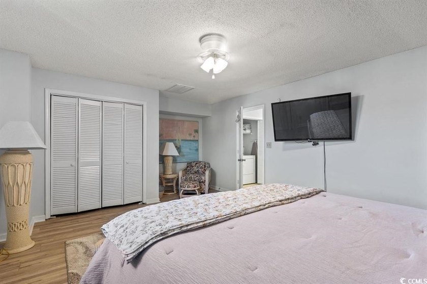 This freshly painted furnished 2-bedroom, 2-bathroom condo with - photo 33