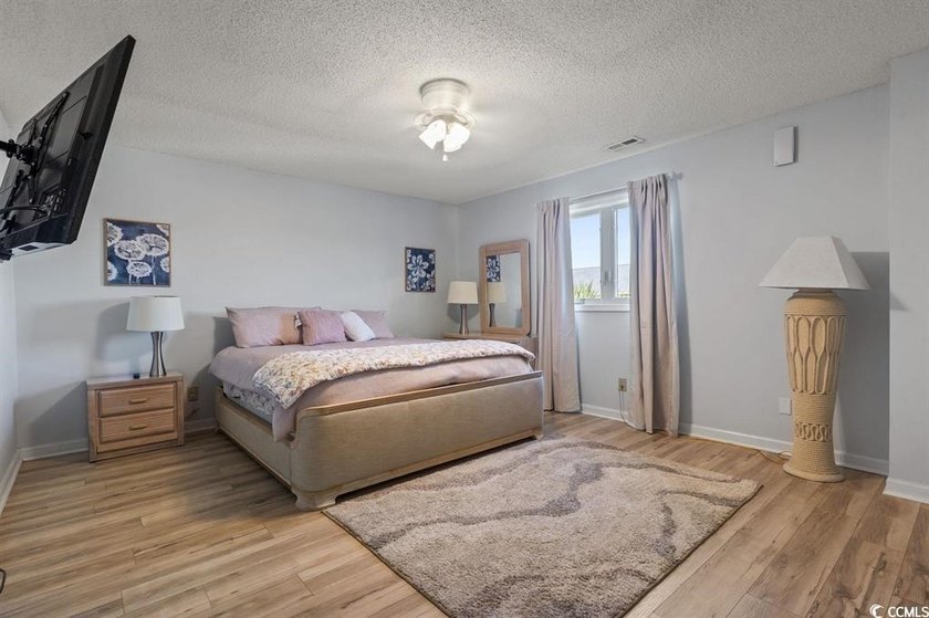 This freshly painted furnished 2-bedroom, 2-bathroom condo with - photo 34