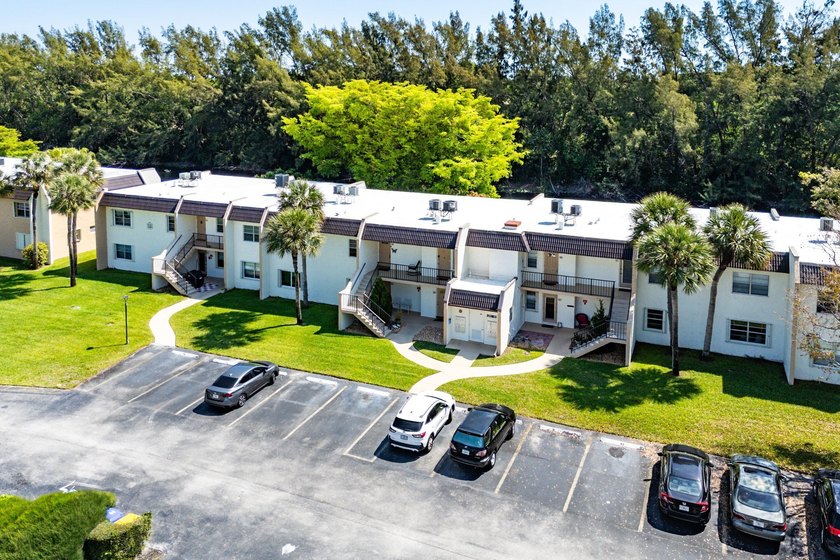 Beautifully renovated 2nd-floor corner unit in the highly - photo 38