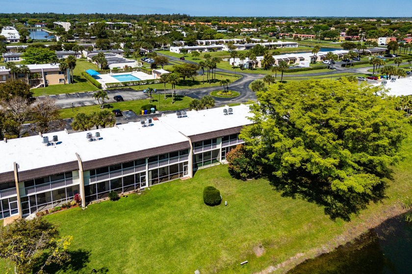 Beautifully renovated 2nd-floor corner unit in the highly - photo 39