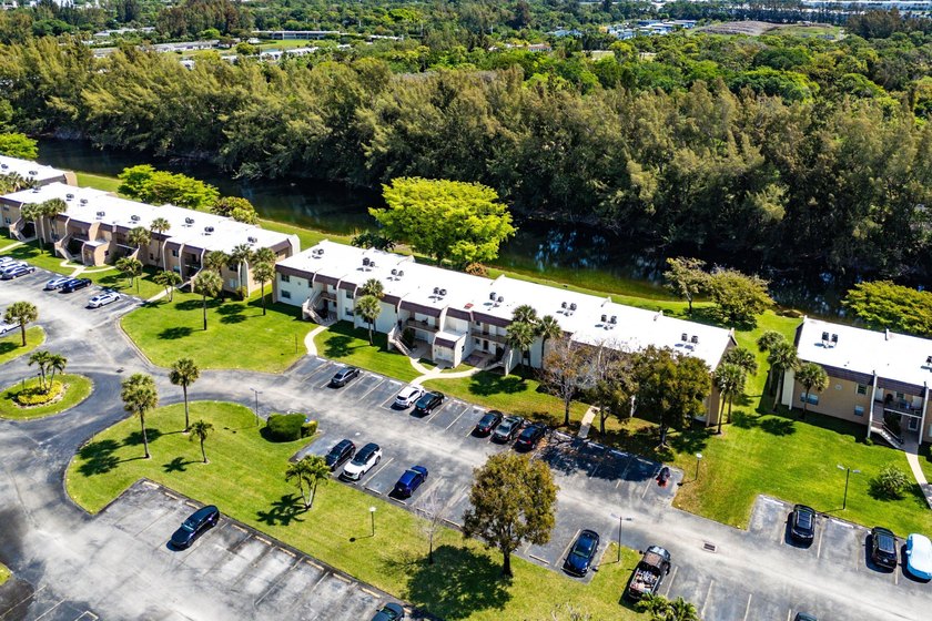 Beautifully renovated 2nd-floor corner unit in the highly - photo 43