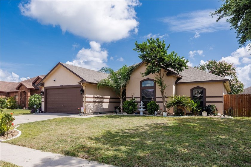 **Welcome to 14422 Chantilly Drive in the highly sought-after - photo 2