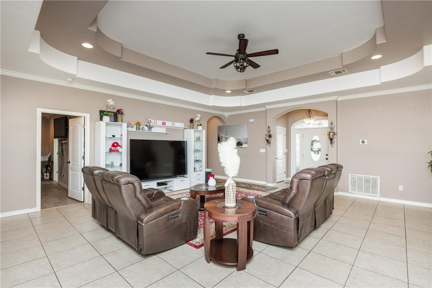 **Welcome to 14422 Chantilly Drive in the highly sought-after - photo 7