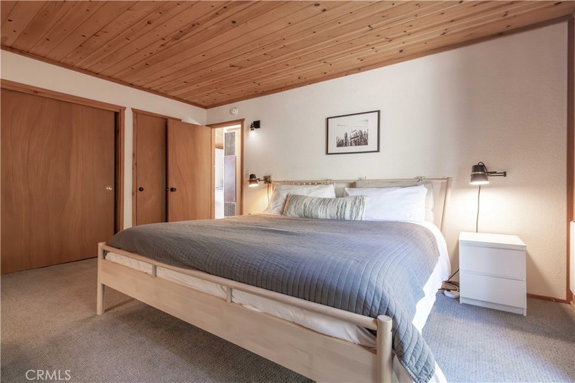 Spectacular Moonridge Retreat! Ideally located just moments from - photo 17