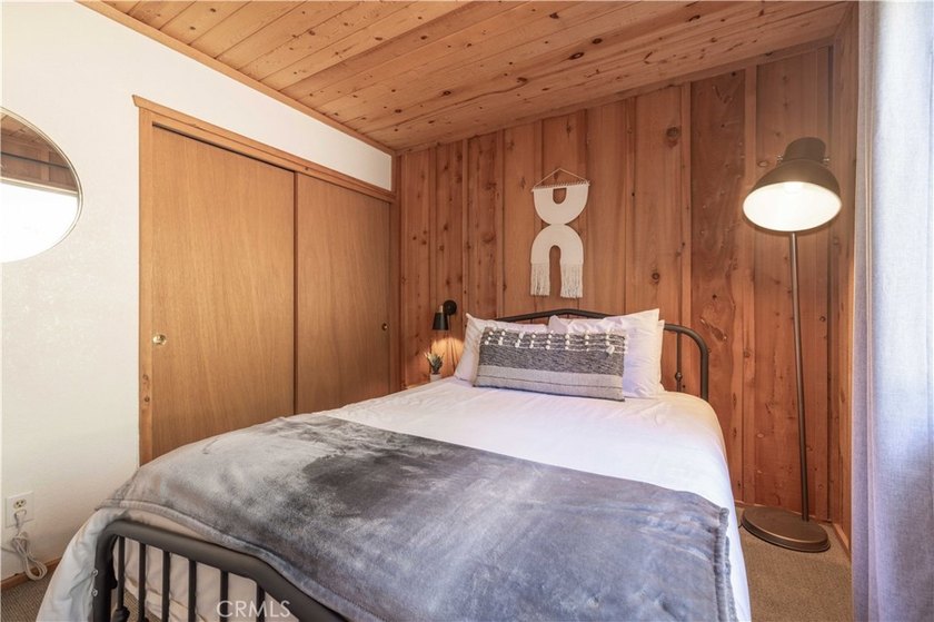 Spectacular Moonridge Retreat! Ideally located just moments from - photo 21