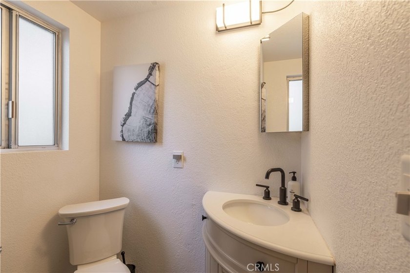 Spectacular Moonridge Retreat! Ideally located just moments from - photo 24