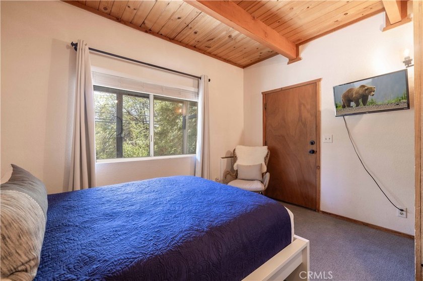Spectacular Moonridge Retreat! Ideally located just moments from - photo 25