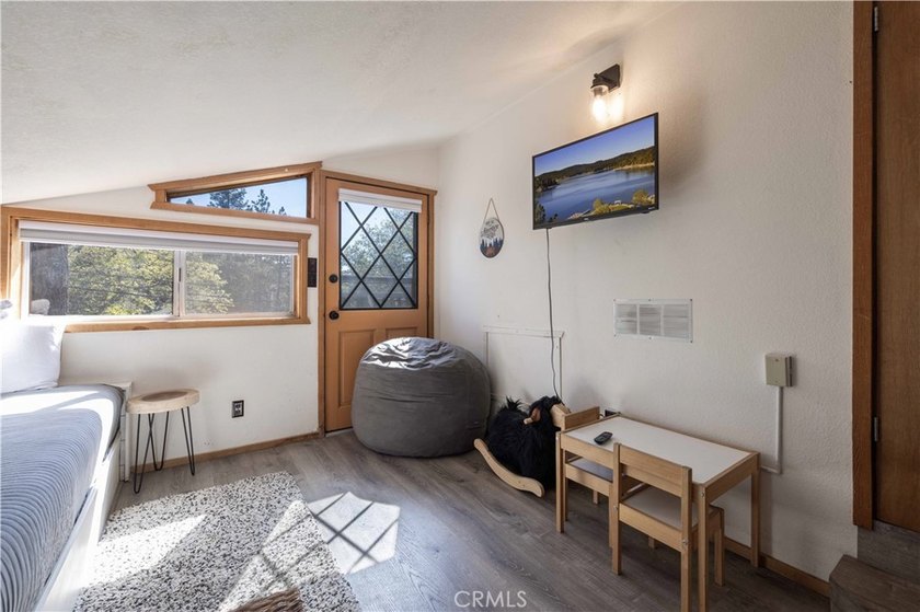 Spectacular Moonridge Retreat! Ideally located just moments from - photo 30