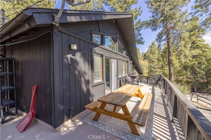 Spectacular Moonridge Retreat! Ideally located just moments from - photo 33