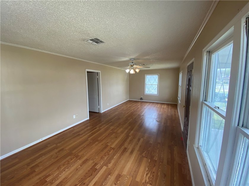 Welcome Home!!! This three bedroom two bath home in DRISCOLL - photo 8