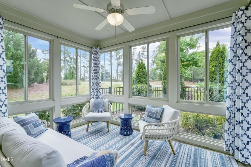 Light and Bright! Thoughtfully-designed, and immaculately - photo 4
