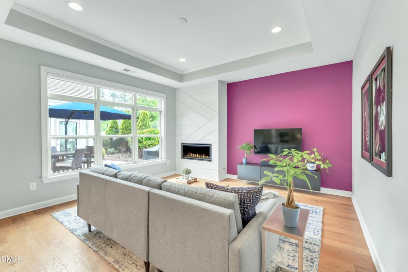 Light and Bright! Thoughtfully-designed, and immaculately - photo 8
