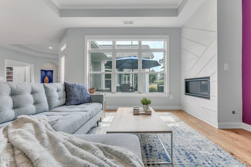 Light and Bright! Thoughtfully-designed, and immaculately - photo 10