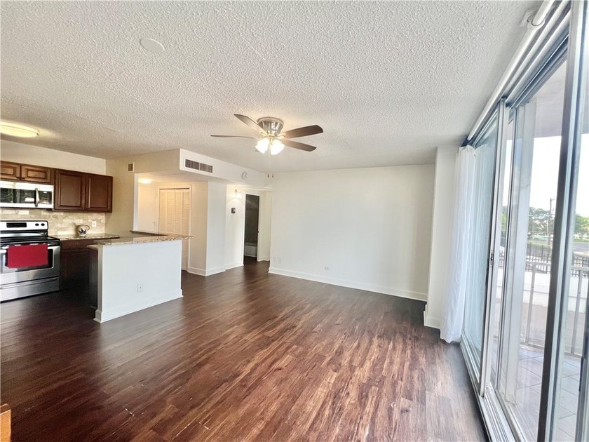 Enjoy coastal living at its best in this bright and inviting - photo 5