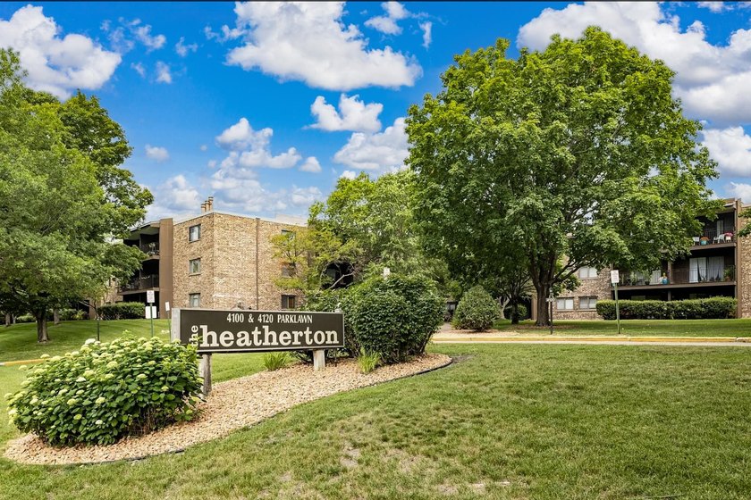 Enjoy easy one-level living in this spacious 2-bedroom - photo 25