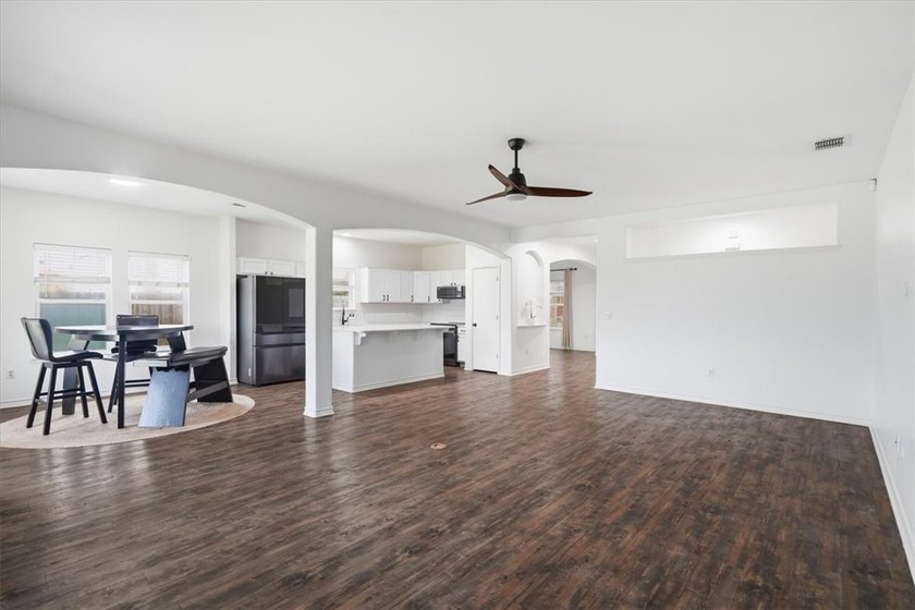NEWLY renovated four-bedroom,two-bathroom split-plan home with - photo 6