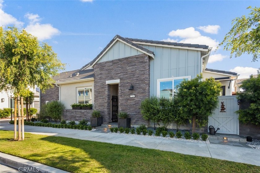 IRRESISTIBLE PRICE REDUCTION FOR A DESIGNER UPGRADED HOME! - photo 3